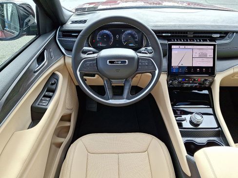 New 2025 Jeep Grand Cherokee L Limited w/ Luxury Tech Group II AWD/4WD image 9
