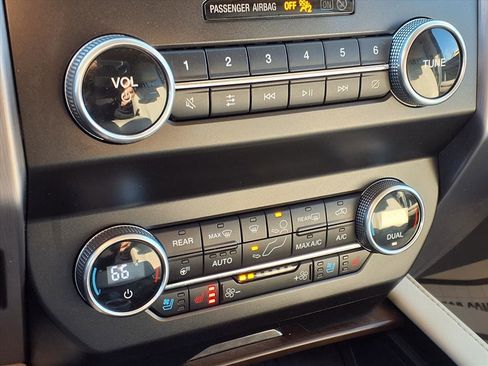 Used 2021 Ford Expedition Max Platinum image 8