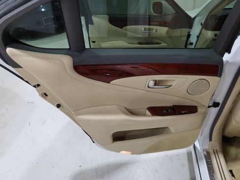 Used 2012 Lexus LS 460 w/ Comfort Pkg RWD image 31