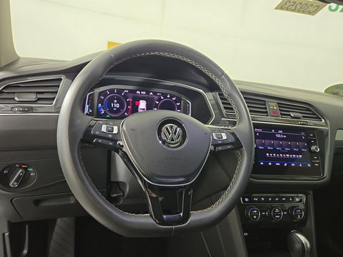 Used 2021 Volkswagen Tiguan SEL AWD/4WD image 15