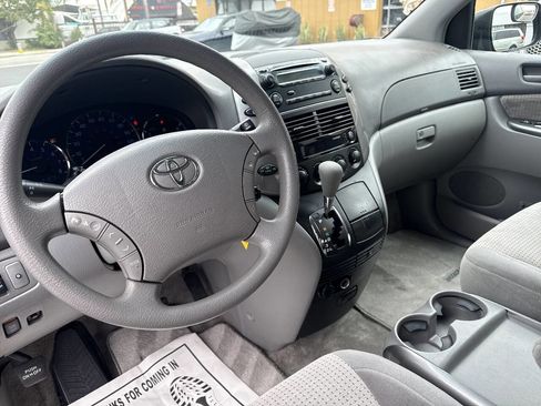 Used 2010 Toyota Sienna LE FWD image 14