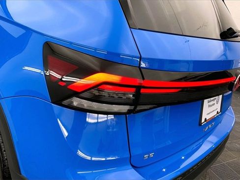 Used 2025 Volkswagen Taos SE image 29