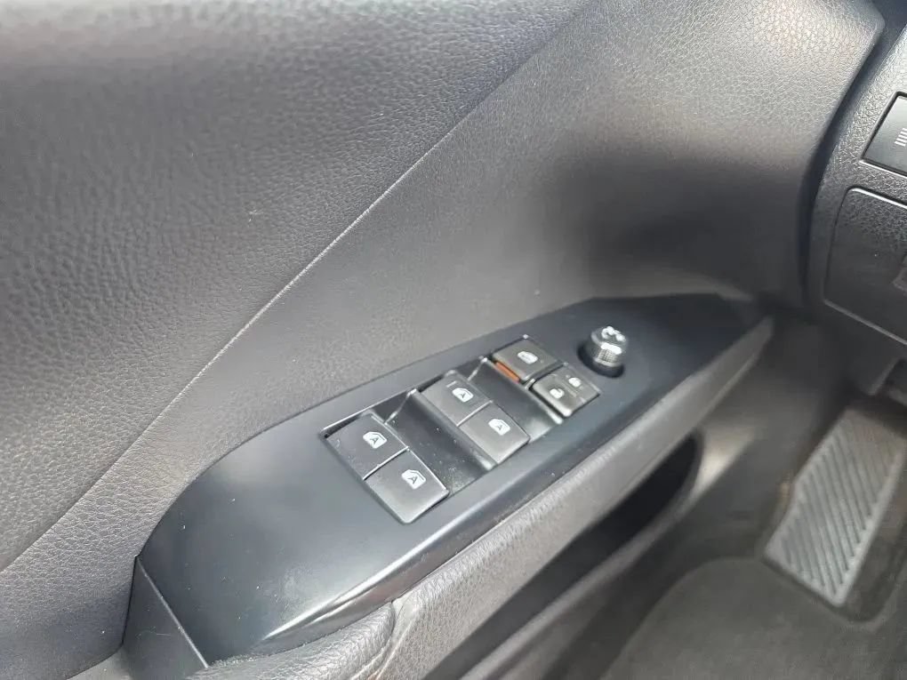 Used 2019 Toyota Camry XLE w/ Driver Assist Package FWD image 24