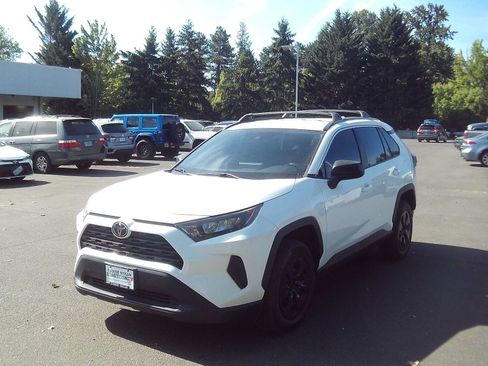 Used 2020 Toyota RAV4 LE AWD/4WD image 1