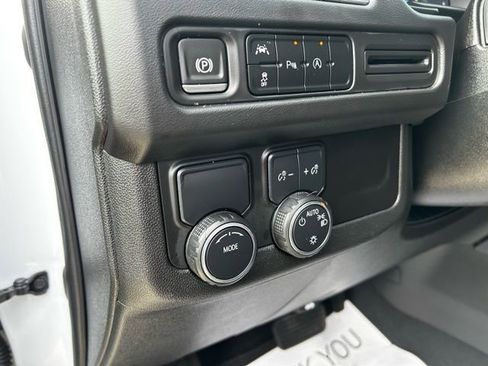 Used 2023 Chevrolet Suburban Premier image 18