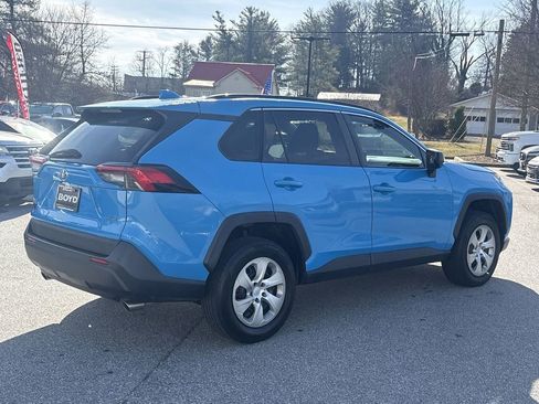 Used 2019 Toyota RAV4 LE image 10