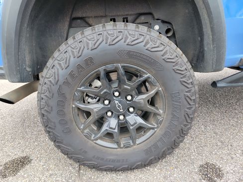 Used 2025 Chevrolet Colorado ZR2 w/ Midnight Edition AWD/4WD image 26