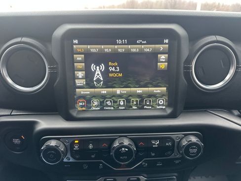 Used 2020 Jeep Gladiator Overland image 24