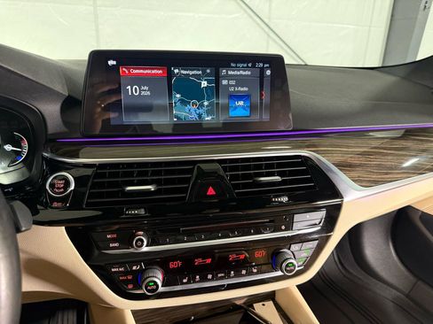 Used 2018 BMW 530i RWD image 16
