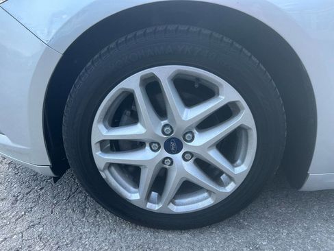 Used 2015 Ford Fusion SE image 10