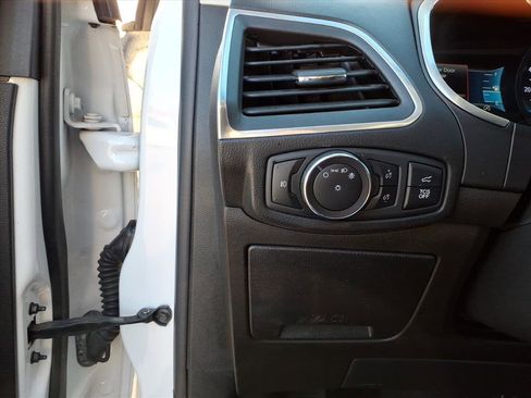 Used 2019 Ford Edge Titanium image 10