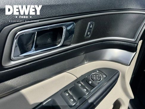 Used 2018 Ford Explorer XLT w/ Equipment Group 202A AWD/4WD image 11