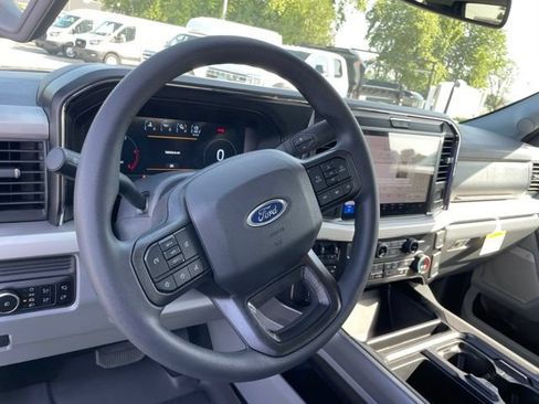 New 2026 Ford F250 XLT w/ XLT Premium Package AWD/4WD image 32