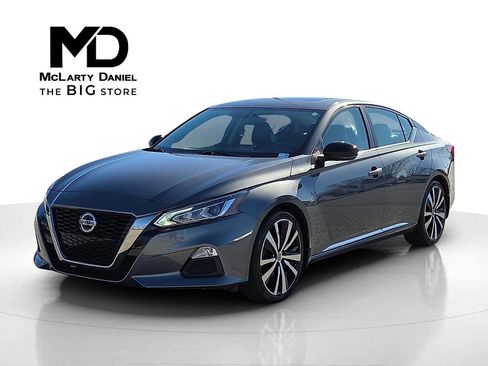 Used 2019 Nissan Altima 2.5 SR w/ SR Premium Package image 2