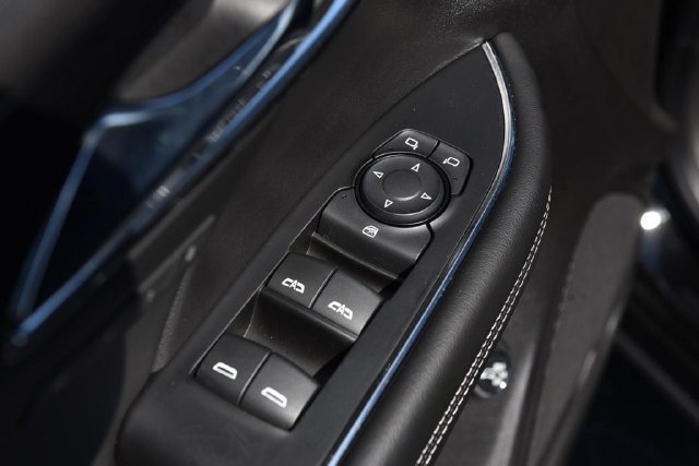Used 2023 Buick Envision Essence w/ Sport Touring Package AWD/4WD image 8