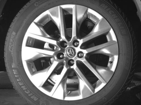 Used 2025 Toyota RAV4 XLE AWD/4WD image 30