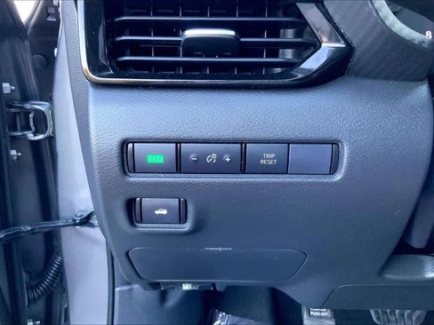 Used 2022 Nissan Sentra SV w/ All-Weather Package FWD image 23
