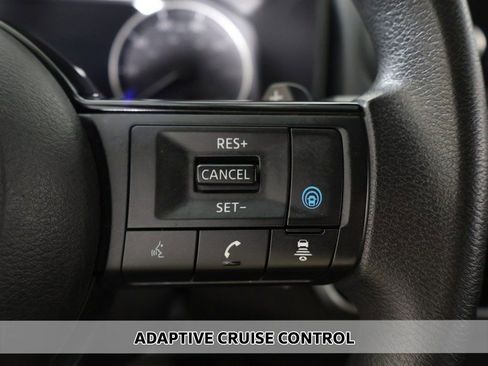 Used 2021 Nissan Rogue SV image 3