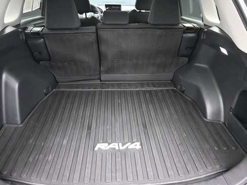 Used 2023 Toyota RAV4 LE image 9