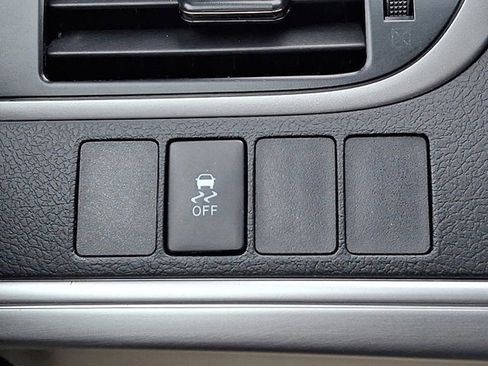 Used 2014 Toyota Camry L image 27