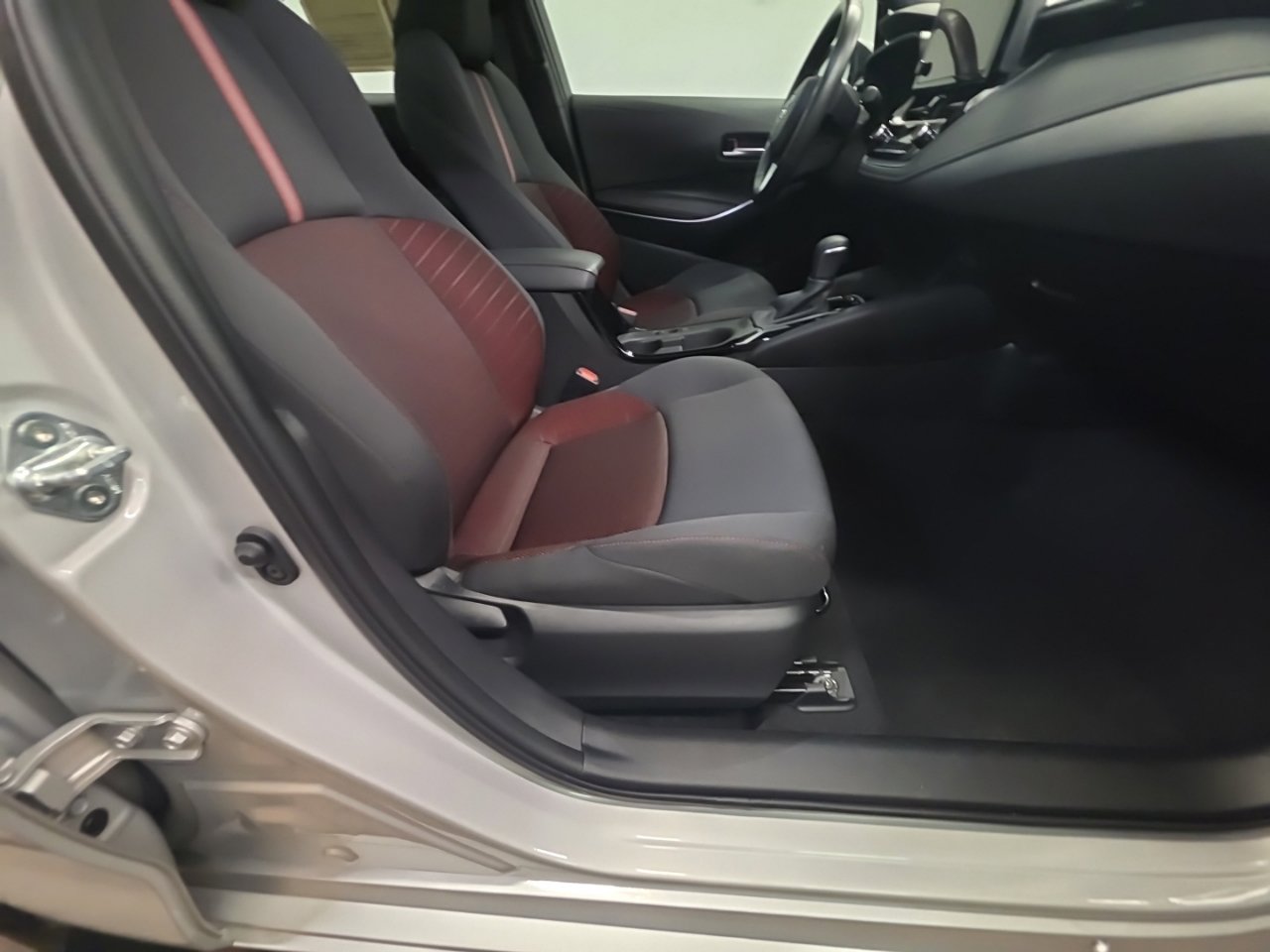 Used 2024 Toyota Corolla SE FWD image 24