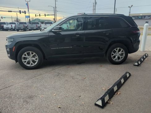 Used 2024 Jeep Grand Cherokee Limited image 4