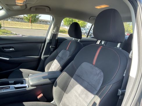 Used 2025 Nissan Sentra SR FWD image 19