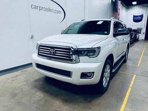 Used 2020 Toyota Sequoia Platinum image 3