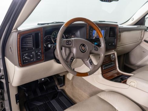 Used 2004 Cadillac Escalade AWD image 15