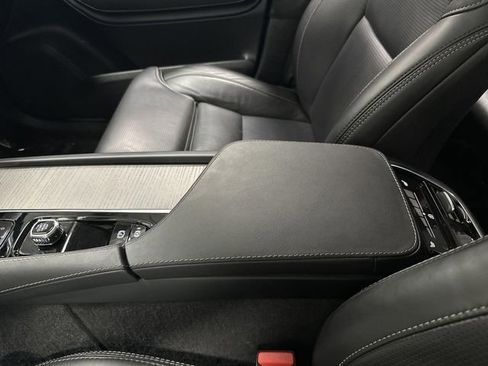 Used 2024 Volvo XC90 B6 Ultimate w/ Lounge Package image 22