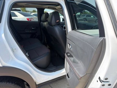 Used 2025 Nissan Kicks SR w/ SR Premium Package FWD image 23