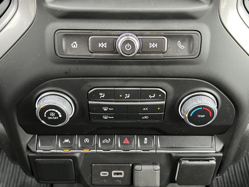 Used 2022 Chevrolet Silverado 1500 Custom image 27