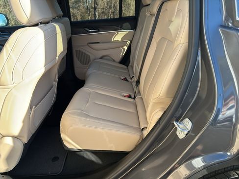 New 2025 Jeep Grand Cherokee Limited image 19