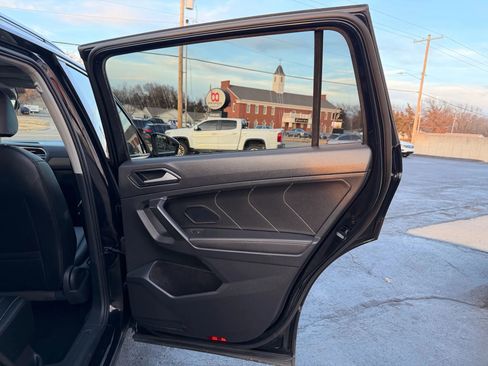 Used 2022 Volkswagen Tiguan SE image 31