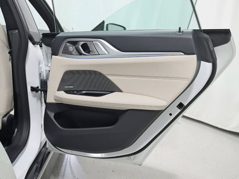 Used 2022 BMW i4 eDrive40 w/ M Sport Package image 36