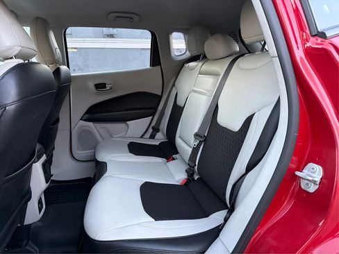 Used 2017 Jeep Compass Latitude image 24