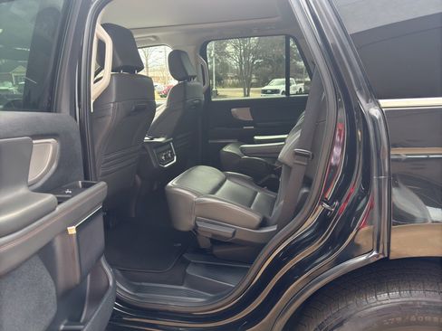 Used 2025 Ford Expedition Active image 10