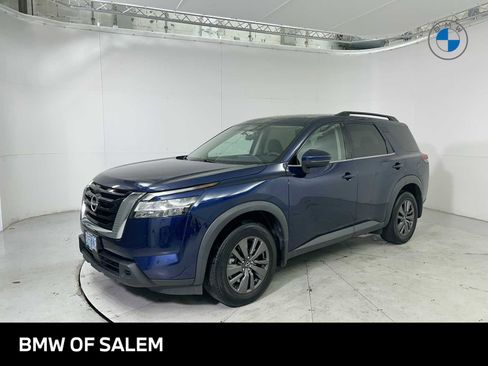 Used 2022 Nissan Pathfinder SV image 1
