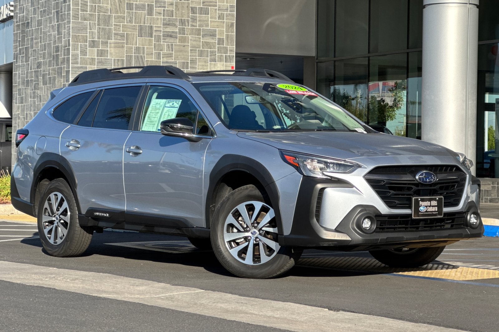 Certified 2024 Subaru Outback Premium w/ Popular Package #1 AWD/4WD image 2