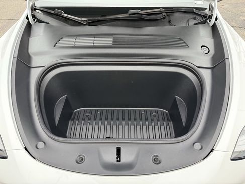 Used 2021 Tesla Model Y Long Range image 15