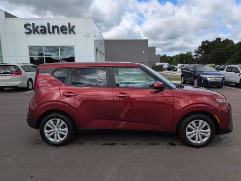 Used 2022 Kia Soul LX FWD image 8