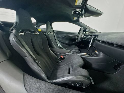 Used 2025 McLaren Artura RWD image 21