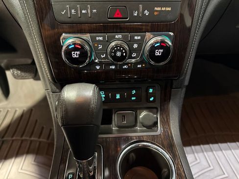 Used 2015 Chevrolet Traverse LTZ AWD/4WD image 19