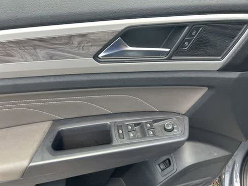 Used 2021 Volkswagen Atlas Cross Sport SE w/ Panoramic Sunroof Package FWD image 15