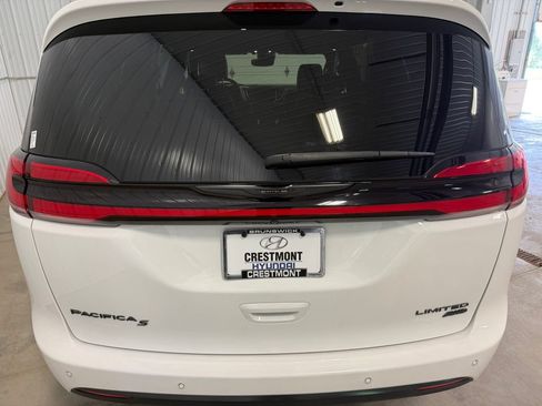 Used 2023 Chrysler Pacifica Limited w/ Uconnect Theater Family Group AWD/4WD image 17