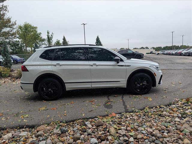 Used 2024 Volkswagen Tiguan SE R-Line AWD/4WD image 6
