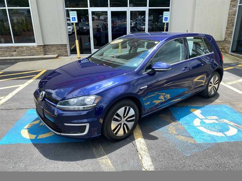 Used 2017 Volkswagen e-Golf SE FWD image 2