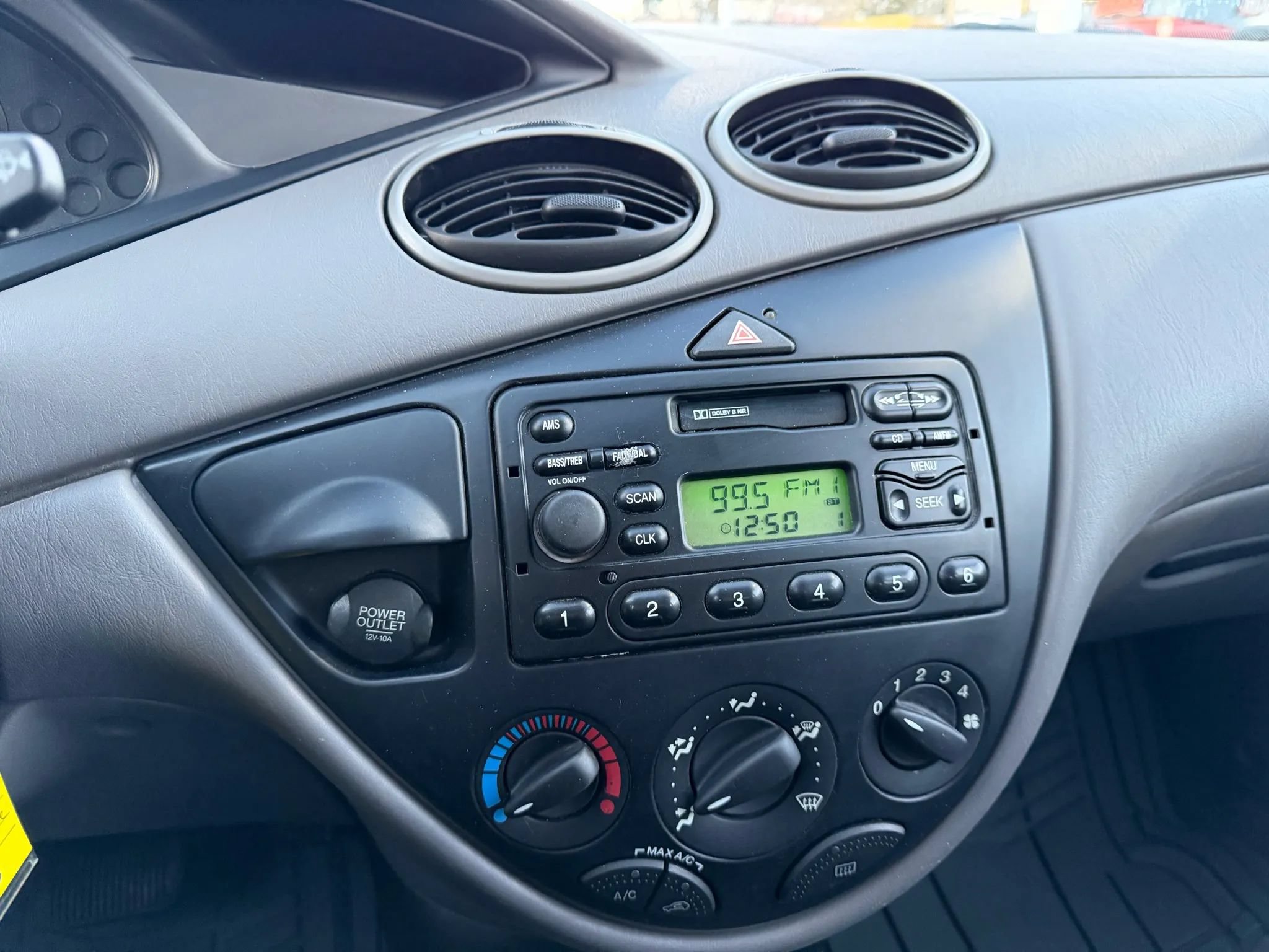 Used 2004 Ford Focus LX FWD image 28