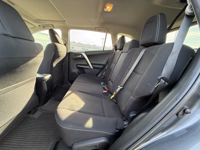 Used 2018 Toyota RAV4 XLE AWD/4WD image 13