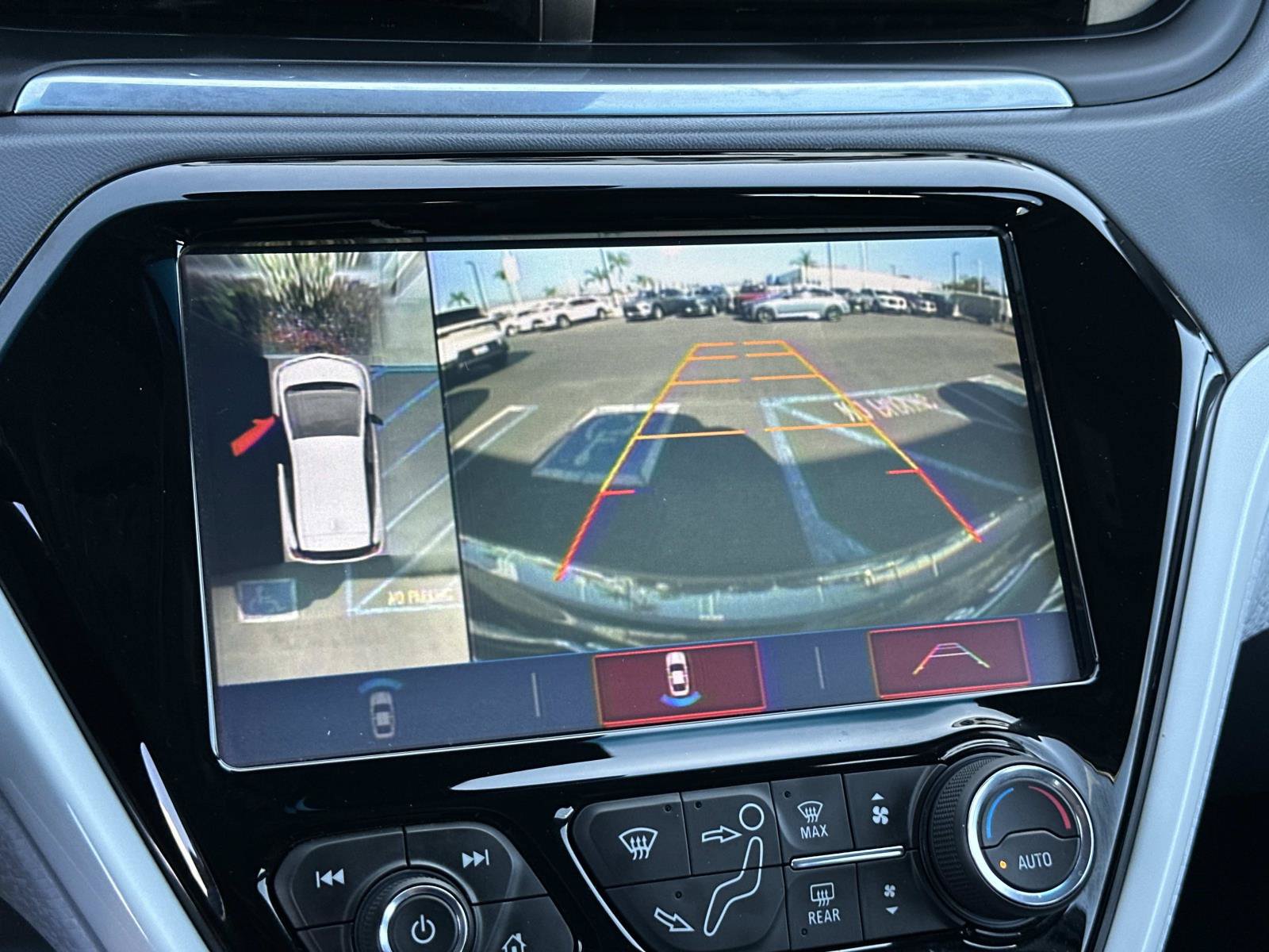 Used 2019 Chevrolet Bolt Premier w/ Infotainment Package FWD image 16